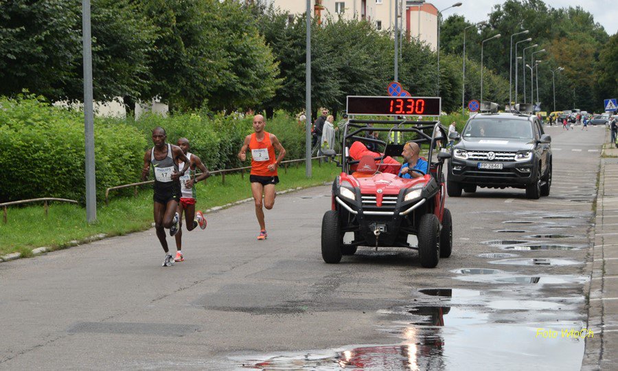 SPPila's tweet photo. #PólmaratonPhilips #PucharPolicji #halfmaraton #Policja #Malta #Łotwa #Rumunia #Polska 
Najlepsi wśród policjantów:
https://t.co/EqOlj92bO7 https://t.co/oXuF0wPeQL