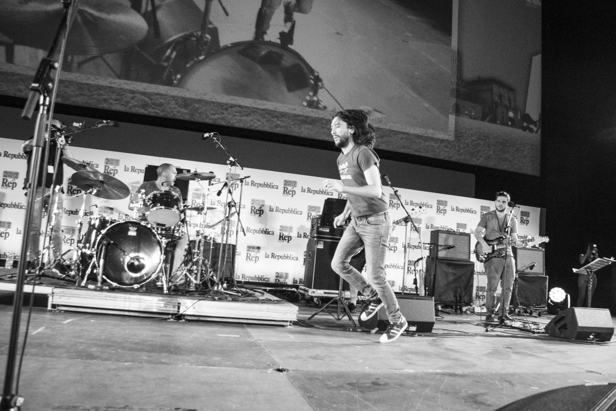 Webnotte's tweet photo. #Webnotte @KutsoOfficial e gli altri protagonisti di #RepIdee17 negli scatti di #GiovanniCanitano e #PaoloDiPietro https://t.co/jRA5lIZyyg https://t.co/JDfMZipr40