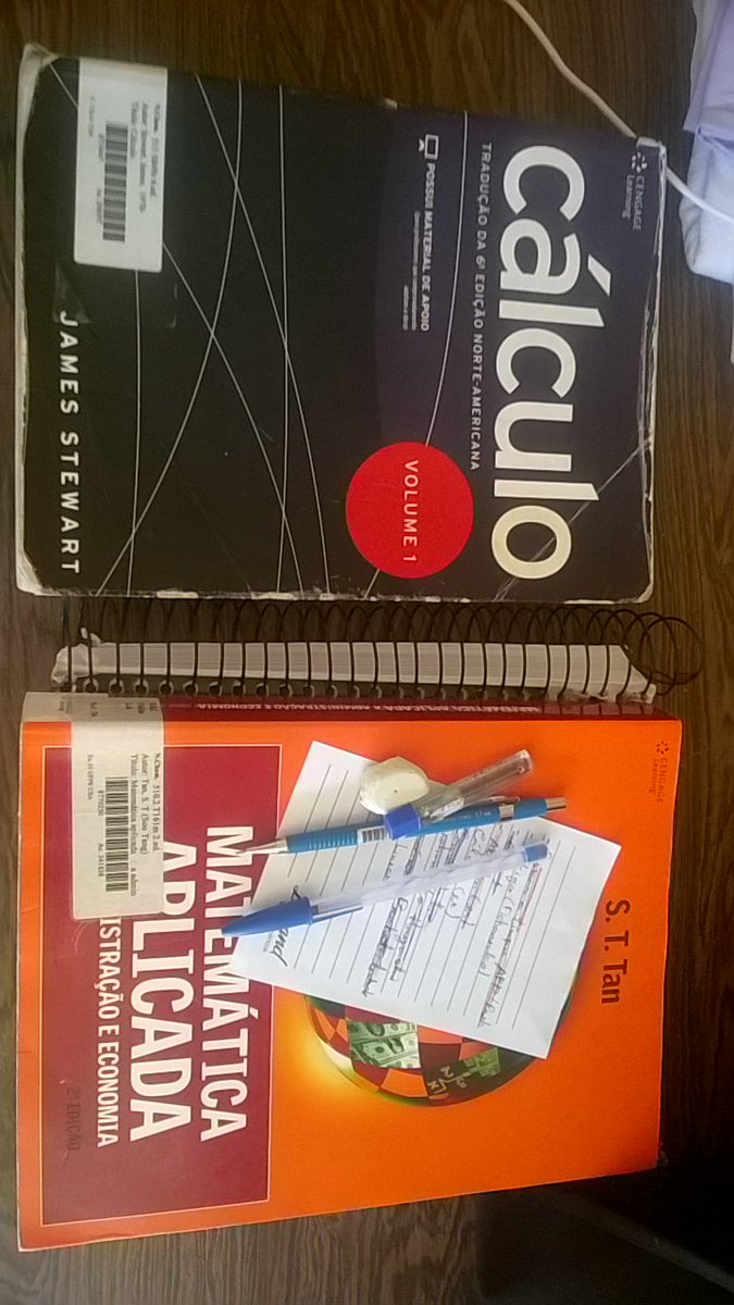 Aurelio96Marcos's tweet photo. Bom dia! Estudar pra dar monitoria! 🤓 https://t.co/FNJiqXwCvQ