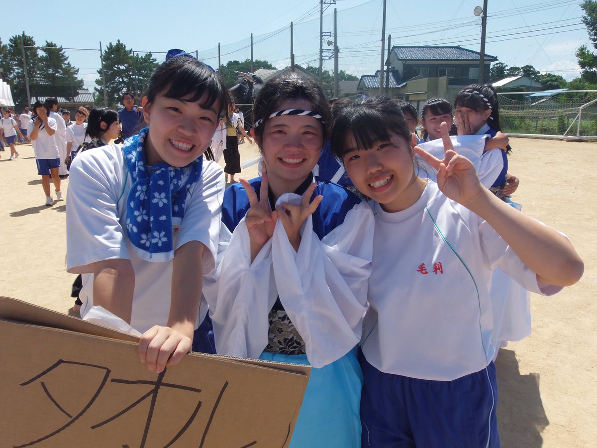 __buzz217's tweet photo. 皆みたいにかっこいい言葉では表せないけど本当に青組で、３・６組で良かったって思う！
いい人達に沢山出会えた💙最高な応援、衣装、デコ感謝してます！青覇！糸へんに冬！ https://t.co/yeUm3UNu7f