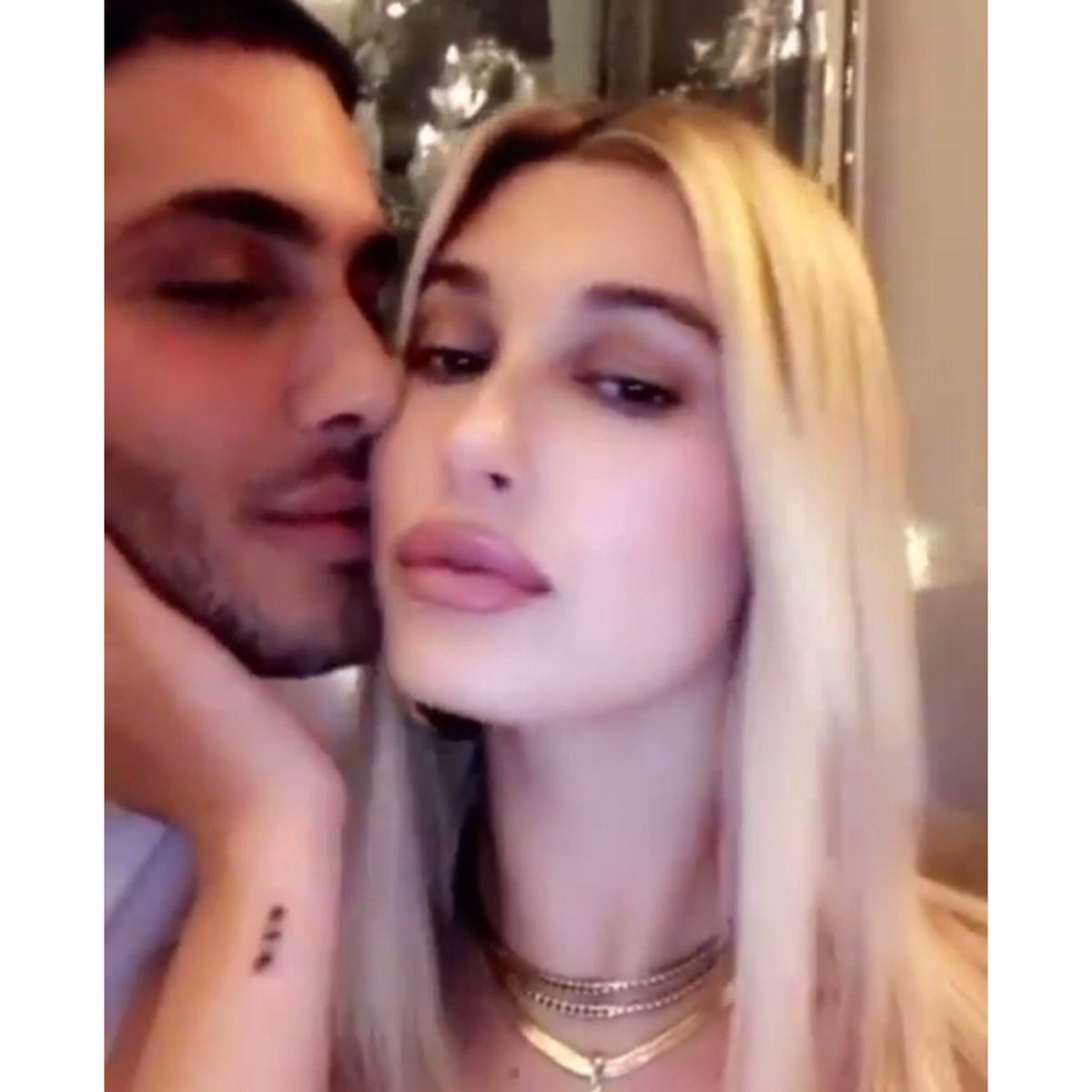 suadeleilovska's tweet photo. you're my end and my beginning, even when I lose I'm winning — correia x correia 🔗💗 https://t.co/sGmzPF2LRr
