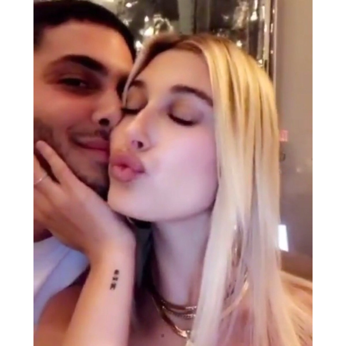 suadeleilovska's tweet photo. you're my end and my beginning, even when I lose I'm winning — correia x correia 🔗💗 https://t.co/sGmzPF2LRr
