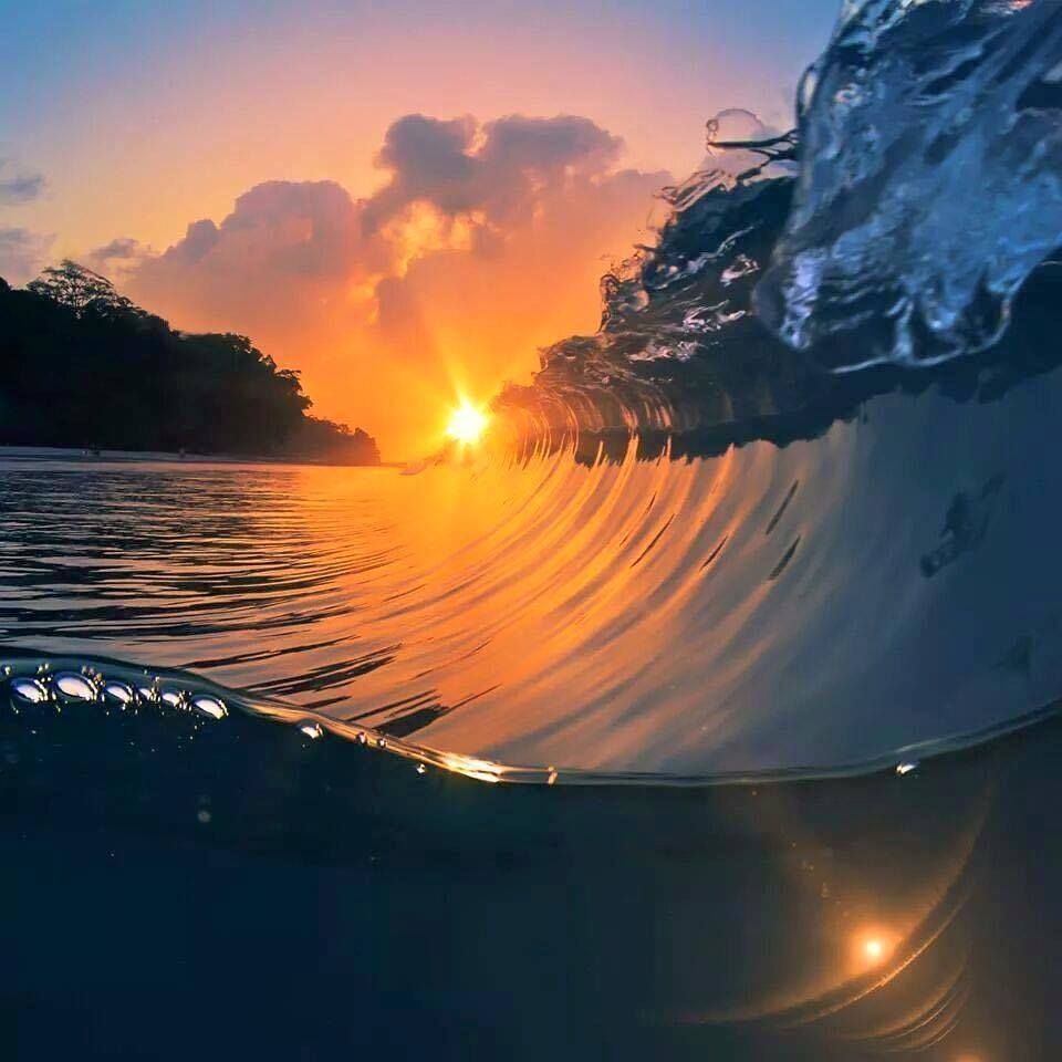 wxwows's tweet photo. The perfect Sunset whilst riding the wave... 🌊 https://t.co/3axluRvvEo