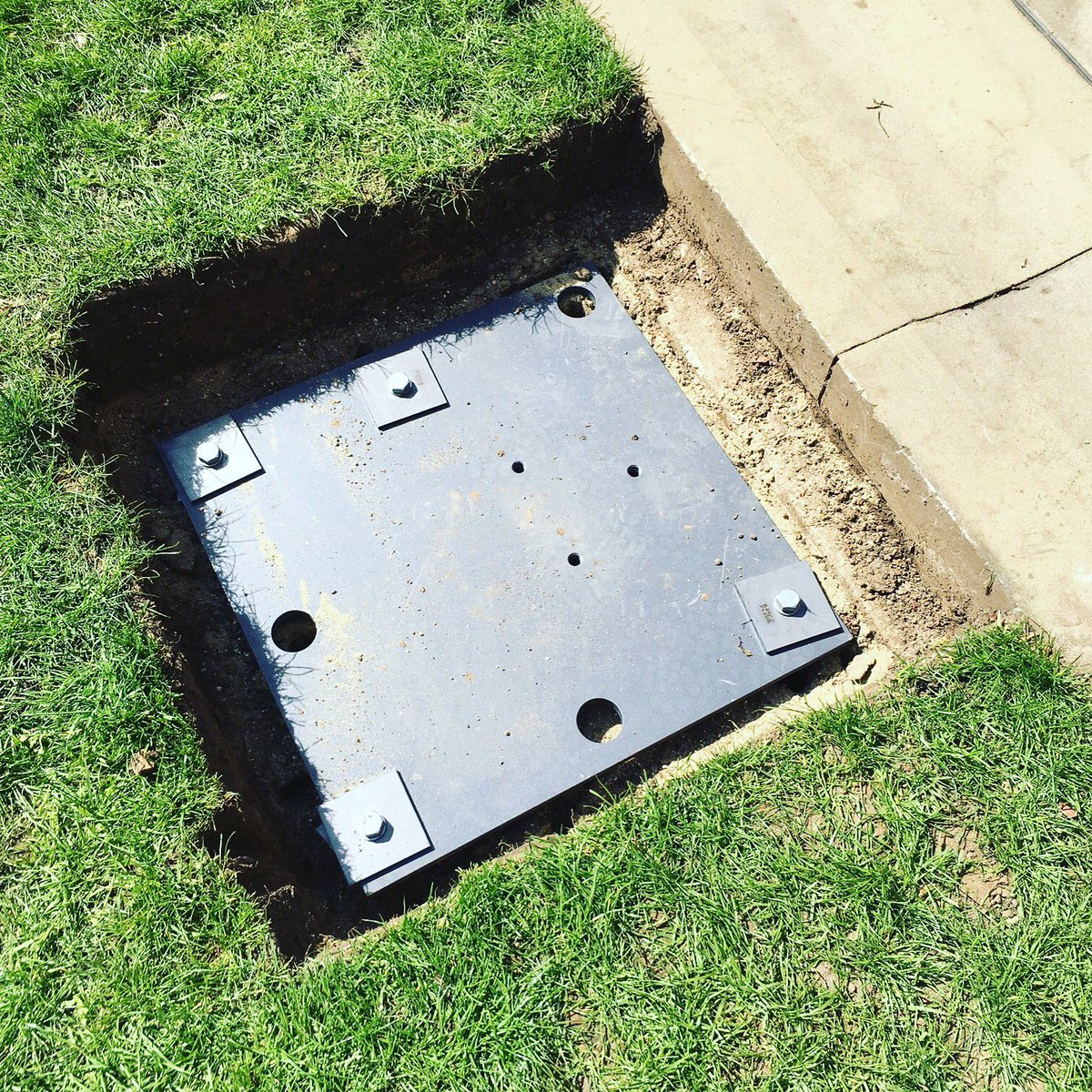 SpirafixLouise's tweet photo. Really neat and secure solution when you need invisible fixing points #spirafix #securefixing #groundanchor https://t.co/becTNWXQZs