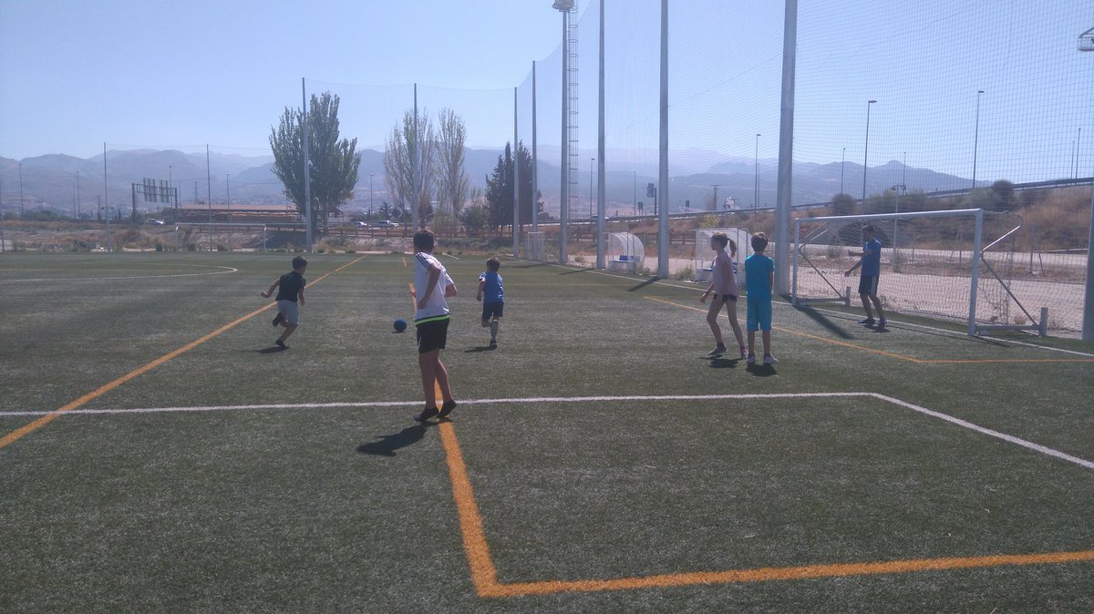 TalentProj's tweet photo. Y terminando la jornada con deporte: ¡fútbol y juegos tradicionales! https://t.co/D1e3qMpAAX