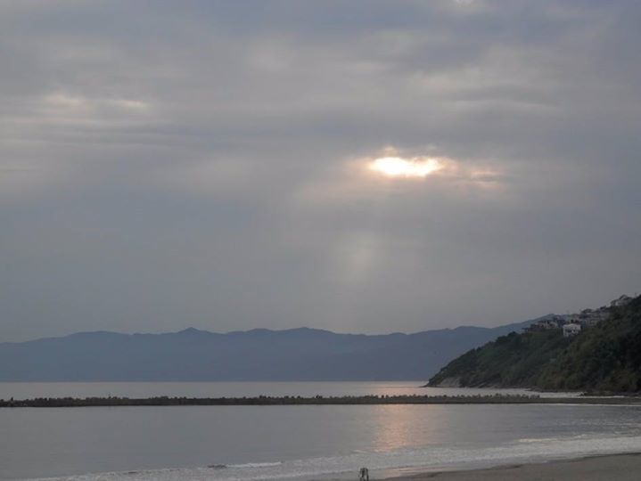 hayashikiyohito's tweet photo. 【New Instagram Photos】 本日の磯ノ浦海水浴客浴場の夕景😊 月曜日で曇りがちだったせいか、サーファーもまばらでした❤️ . #磯ノ浦 #海水浴場 #和歌山市 #和歌山 #isonoura #beach #wa… https://t.co/mCVjLIXe69 https://t.co/FpPa58mCPL