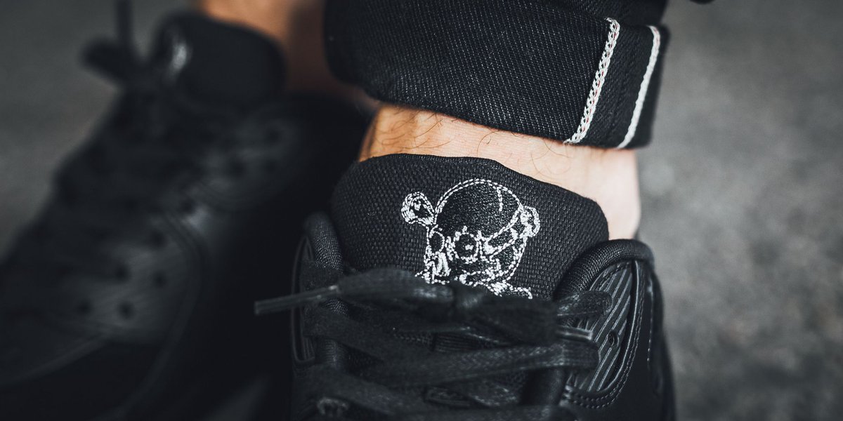 titoloshop's tweet photo. ONLINE NOW ⚫️💀 NIKE Air Max 90 Premium #RebelSkull
SHOP HERE ➡️ https://t.co/SApsp0wGgK
#nike #airmax90 #am90 https://t.co/EG4E8OetmQ