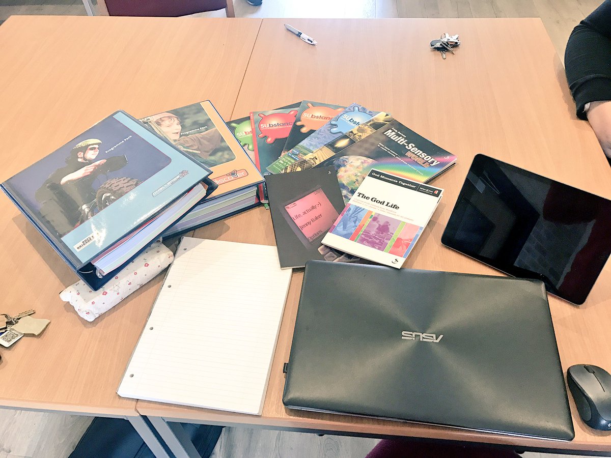 Knowlesey95's tweet photo. Bit of pre-work to do before tonight's @53rdBB staff meeting. Looking forward to the new session! #CompanySection #Planning https://t.co/Dhq8kqYKfR