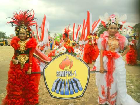 firza_asa's tweet photo. SMPN 1Genteng.
#Karnaval https://t.co/tKloYVGnsf