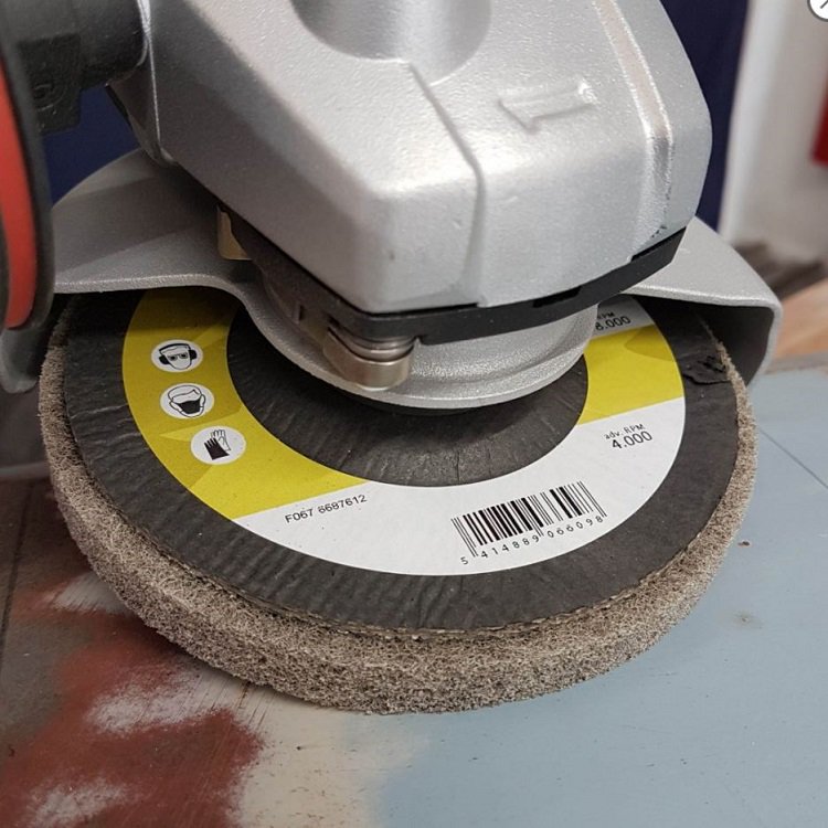 rhdaveyuk's tweet image. Need to remove #paint from #aluminium without damaging the metal surface? Try the @afsAbrasives FAG4 #unitised disc! goo.gl/gxkzDM
