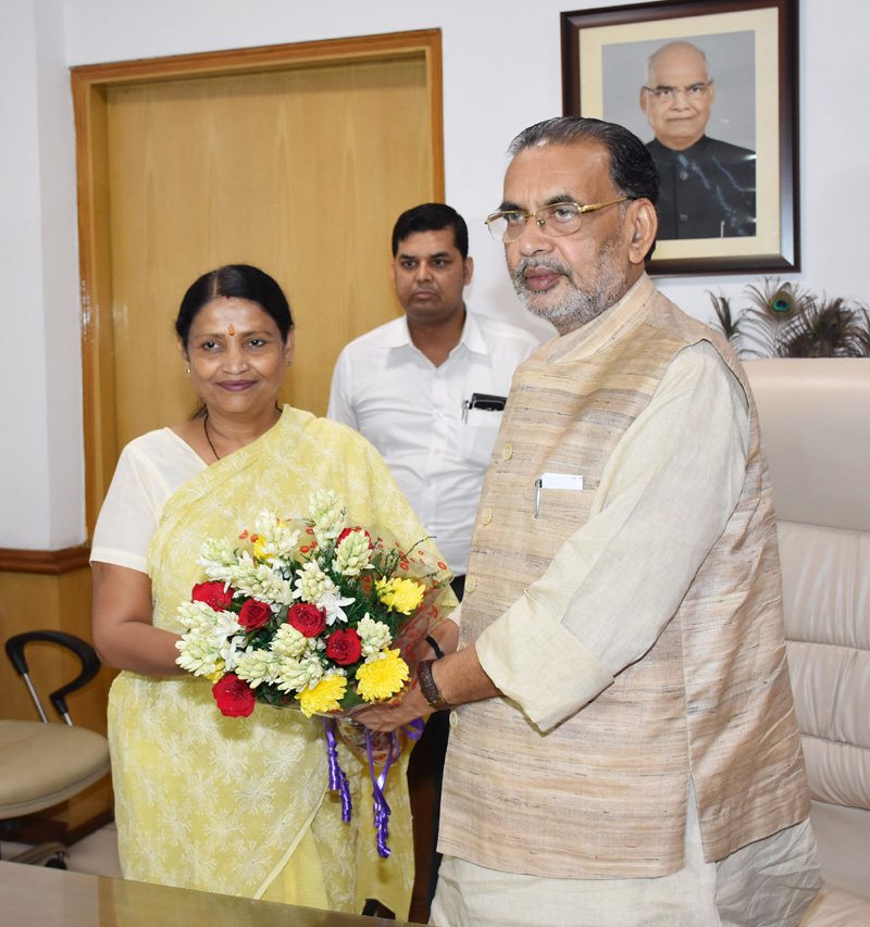 Union Minister , Shri <a href="/RadhamohanBJP/">Radha Mohan Singh</a> greeting the new MoS for Agriculture &amp; Farmers Welfare, Smt. Krishna Raj, in New Delhi