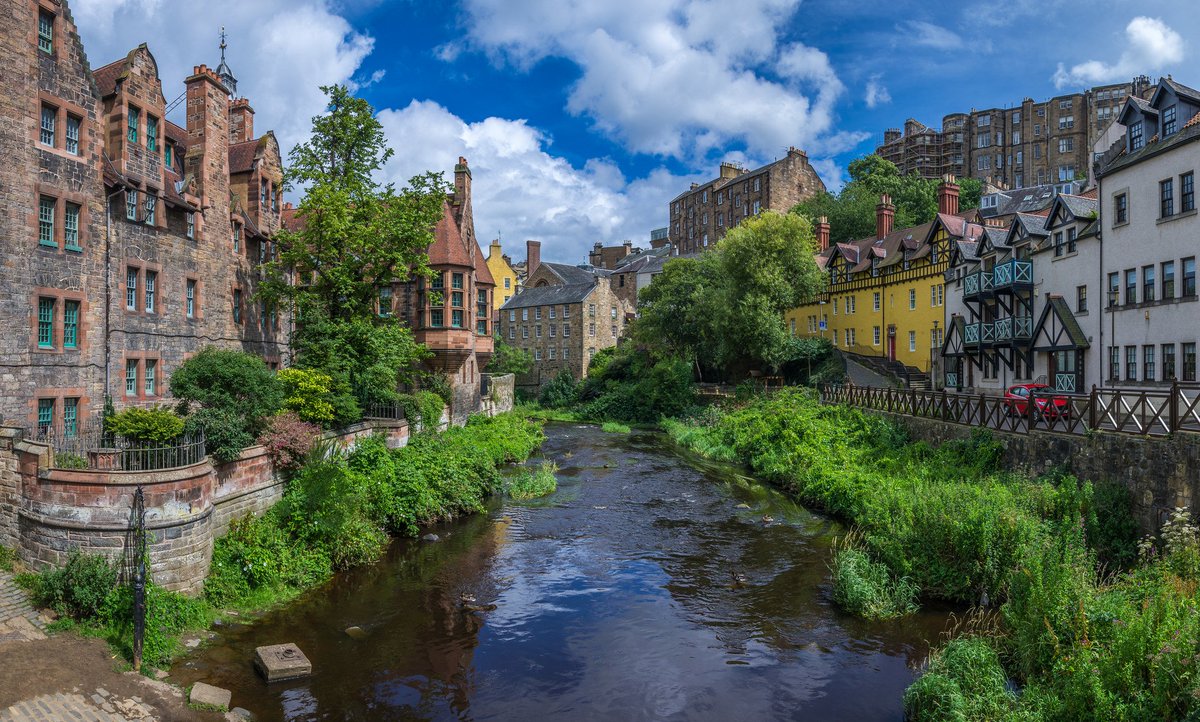 EdinburghWH's tweet image. With a capital city that looks like this, no wonder @RoughGuides readers voted Scotland the most beautiful country in the world!🌇 #Edinburgh