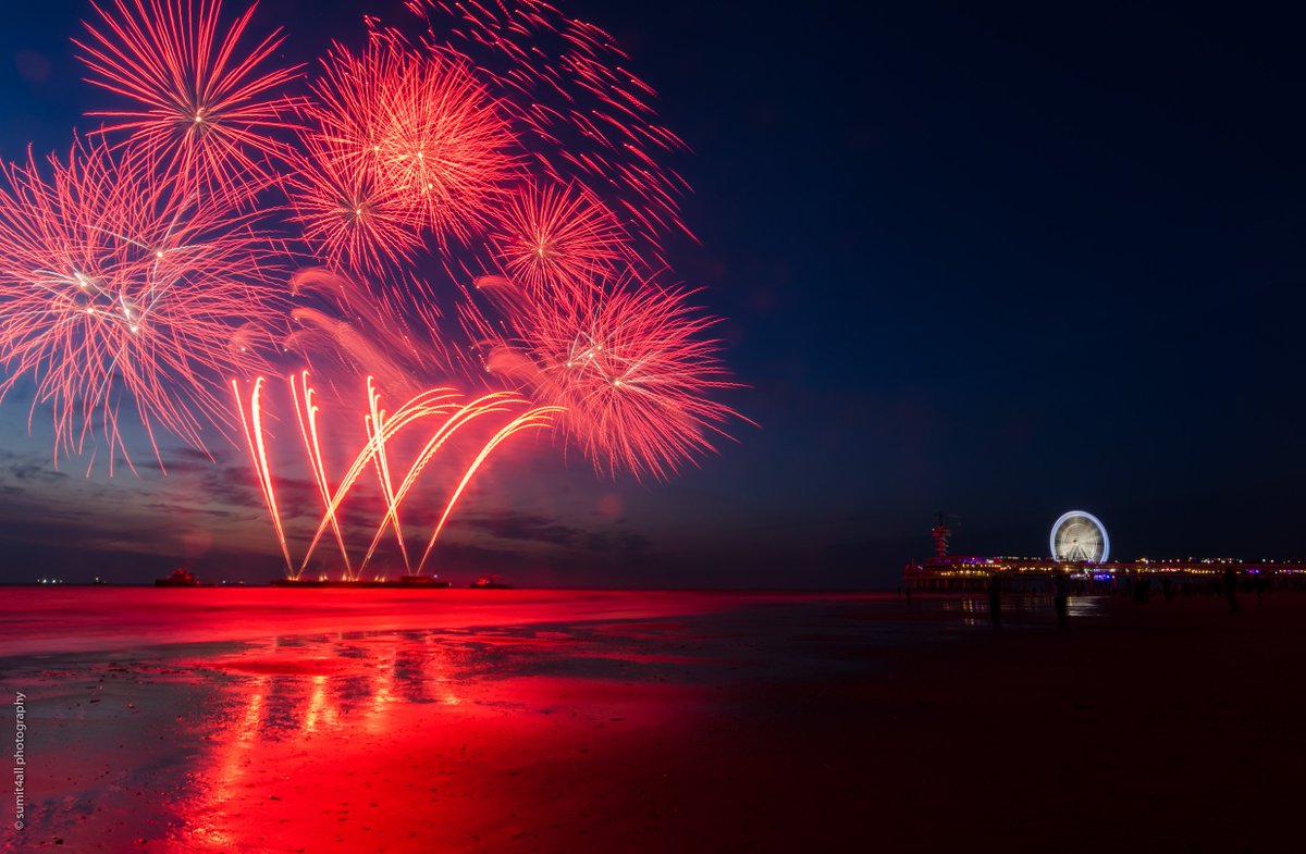 sumit4allphotos's tweet photo. Fireworks at the #scheveningen beach in #DenHaag 
#vuurwerkfestival #travelphotography #ParallelCities https://t.co/eIyU6uKN60