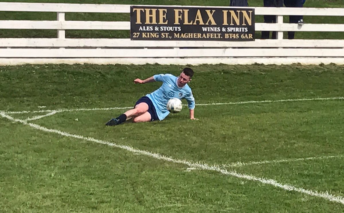 boooteer8's tweet photo. giving the fans exciting football ⚽️⚽️⚽️🥅🥅🥅@spirespark with @skybluesfc #familyclub #gettingbiggerandbetter https://t.co/fNqFS4dwpg