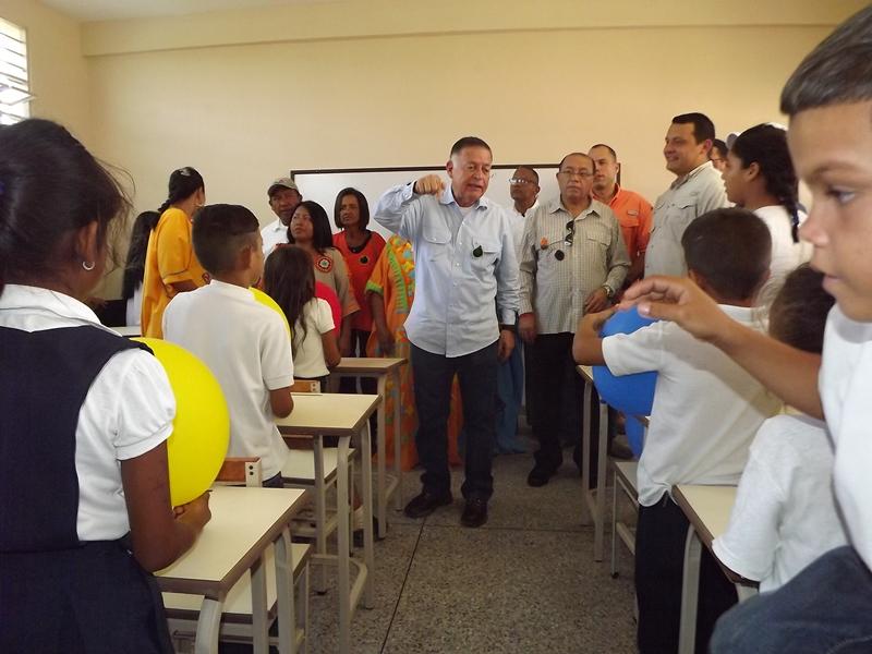 PanchoArias2012's tweet photo. Somos garantía de educación, seguridad social, buen vivir, desarrollo económico y vialidad, que lo hacemos por un Zulia potencia y de Paz. https://t.co/fKFyDooLDx