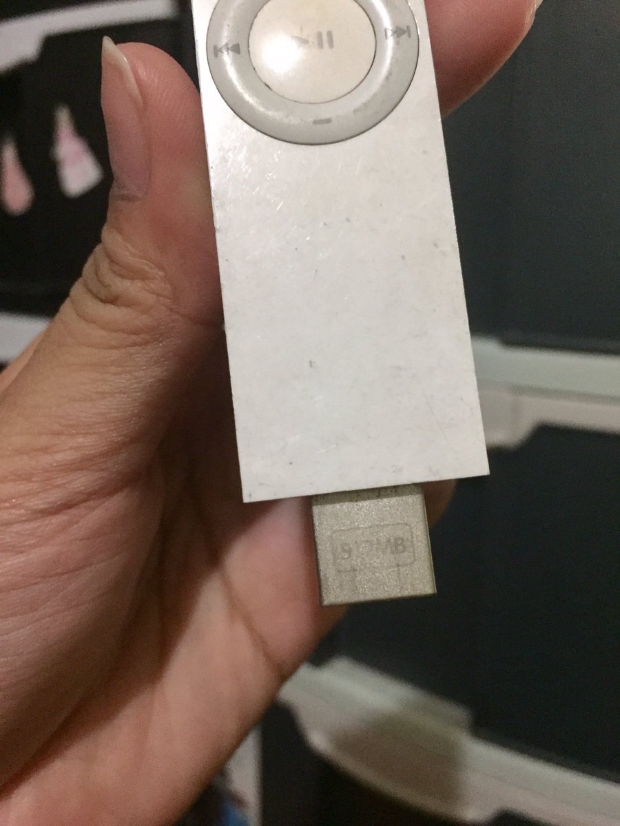 emeraldyado's tweet photo. Wow hello there old friend! #ipodshuffle #512MB 🤣🤗highschool days 🤣 https://t.co/jZaQv3ByxV
