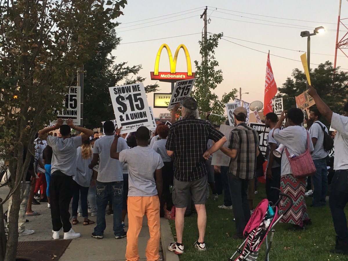 realraystrick's tweet photo. "Save the Wage" Rally taking place at McDonalds. Protesters fighting for higher wages. @ksdknews https://t.co/fhJcAdkqBc