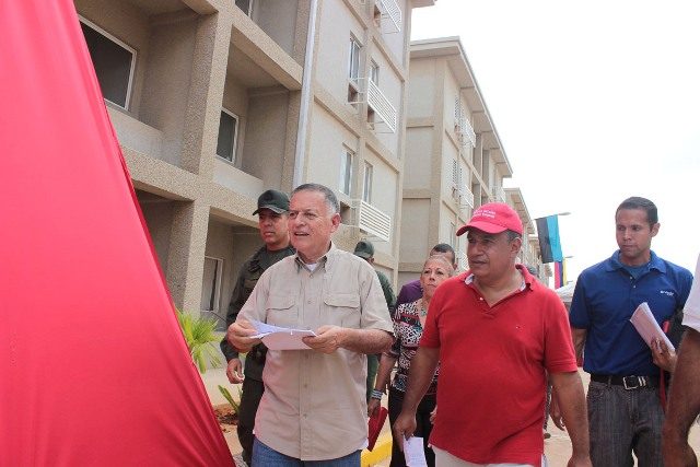 PanchoArias2012's tweet photo. Somos garantía de educación, seguridad social, buen vivir, desarrollo económico y vialidad, que lo hacemos por un Zulia potencia y de Paz. https://t.co/fKFyDooLDx