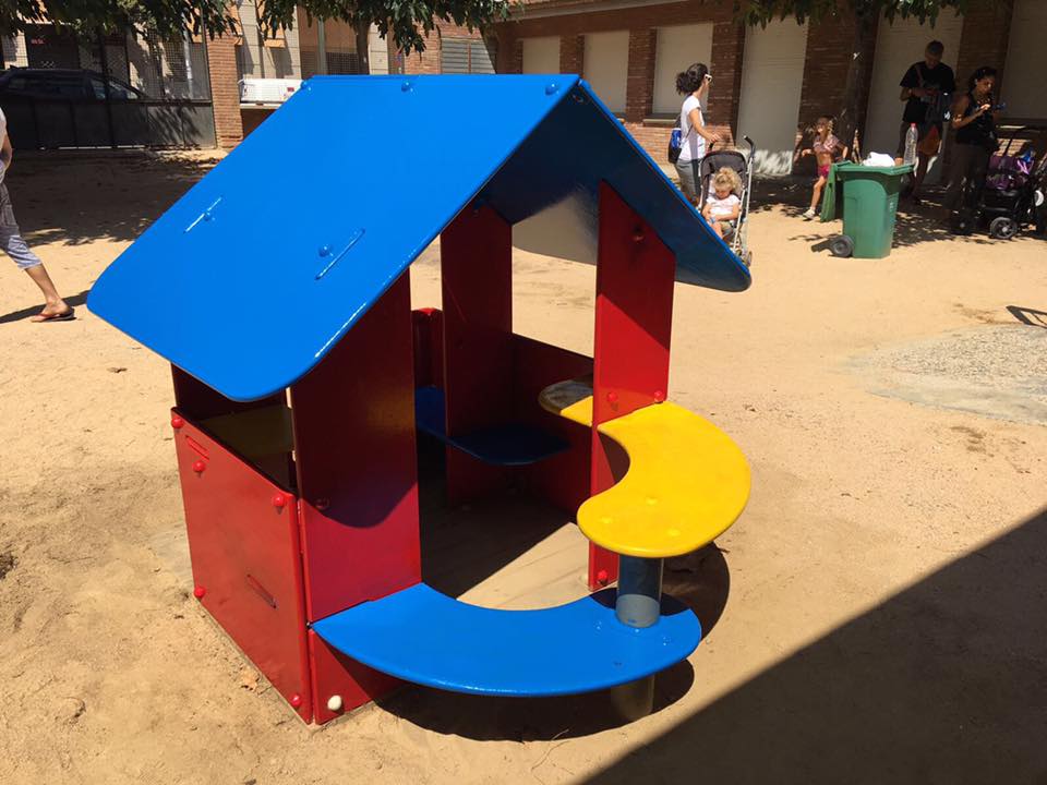 AfalaLio's tweet photo. Gràcies a tots i totes els que heu fet possible la 1ª Jornada en Comunitat per la remodelació del pati de la nostra escola. #ProjectePatis😍 https://t.co/GqKFFy0bQS
