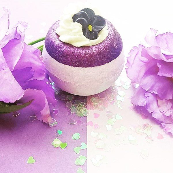theECOlifestyle's tweet photo. RT @elydir: RT @lollybombuk: 💜💜💜💜#violet #bathbomb #bathtime #fizzybombs #lollybomb #purple #intumetrocentre #beau… https://t.co/d4SEQnt5ak
