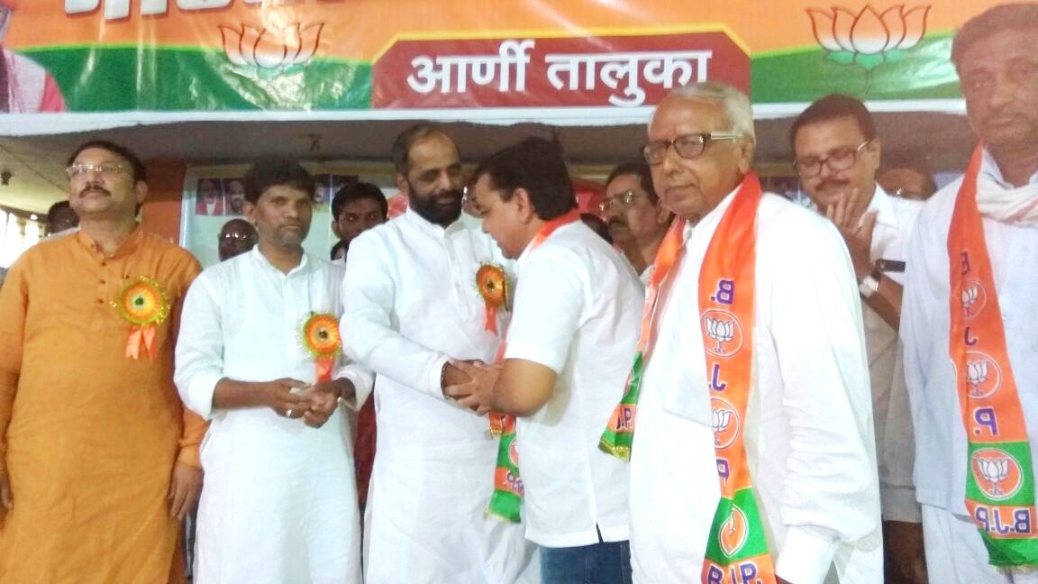 ahir_hansraj's tweet image. In #Aarni dist-Yavatmal (Maharashtra), welcomed the bearers &amp;amp; workers of various political parties in @BJP4India.