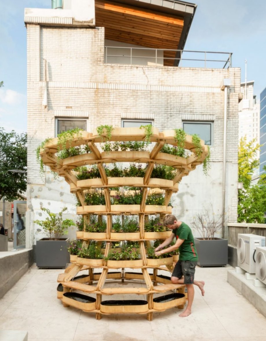 RedDarter's tweet image. Nice! The #Growmore  modular building kit for #urbangardeners   via @dezeen goo.gl/P2HLfX