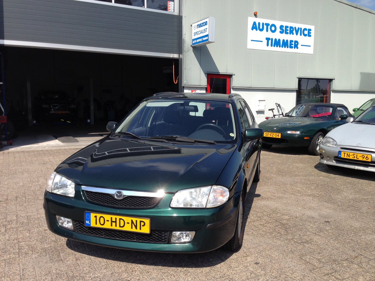 ASTimmer's tweet photo. Mazda 323F  1.5  bj 2001  175781 km. € 1500,00 https://t.co/AP7QAkOrFg