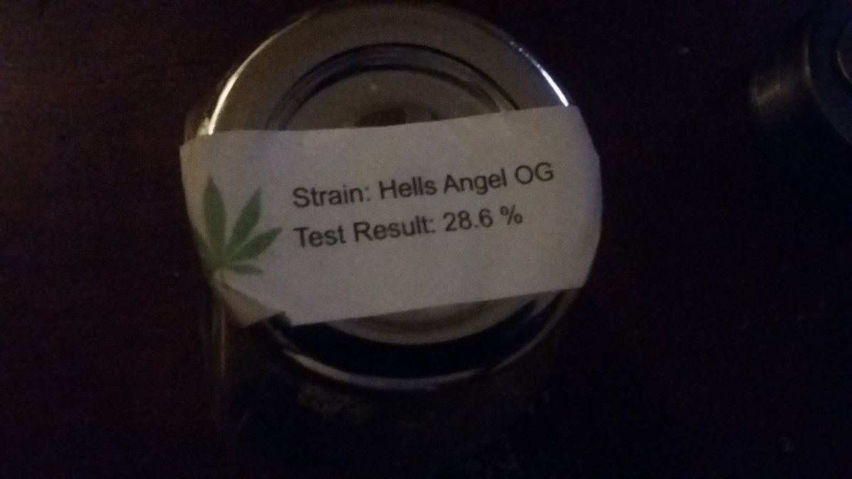 mr_bray161017's tweet photo. Got this through a delivery service. 40 bucks total.....no id....just call and cash.....#thashit https://t.co/7mCTrVT49F
