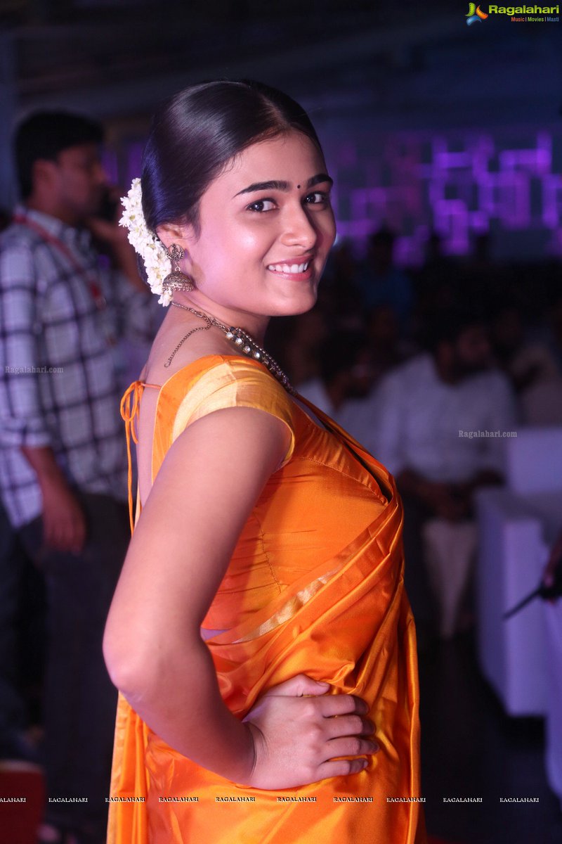 iamShaliniPand's tweet photo. #ArjunReddy #HappyOnam #ShaliniPandey https://t.co/RkXgm5u9m3