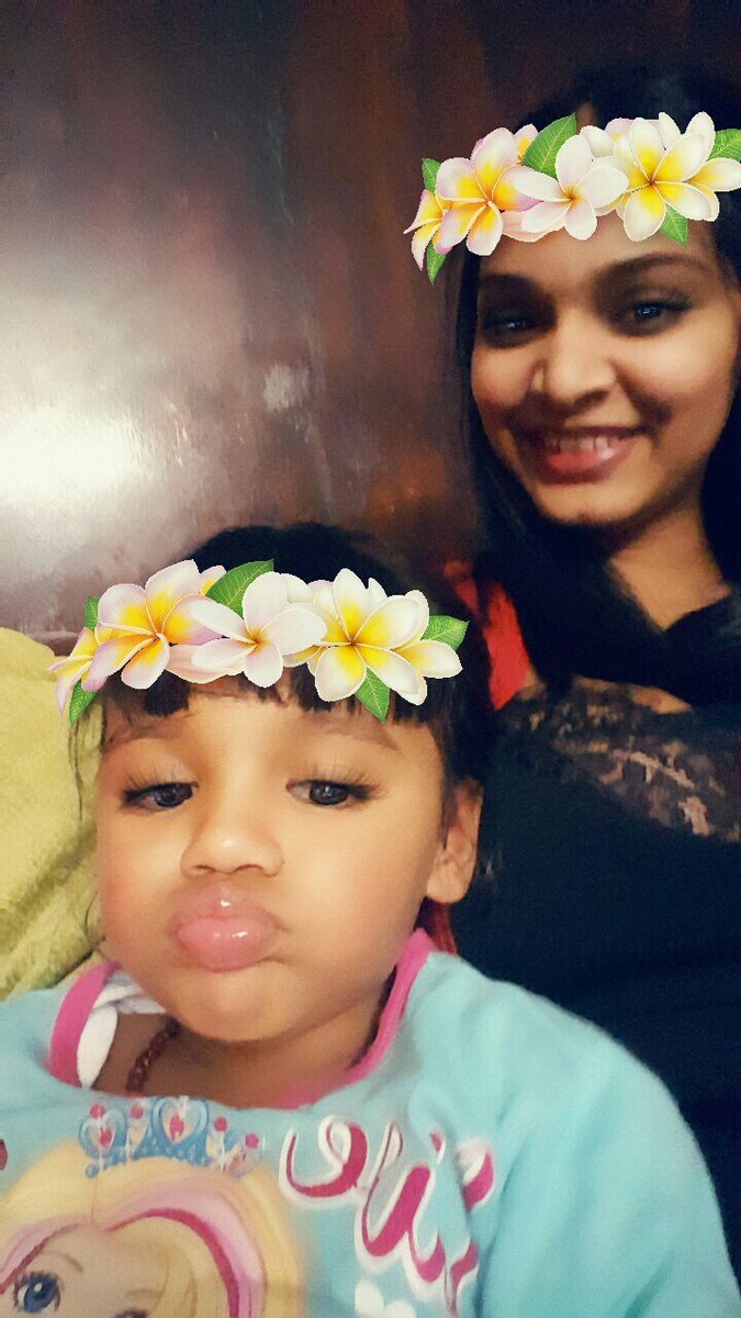 ShannonJLHutton's tweet photo. 03/09/2017 - I don't have Snapchat, so little miss takes her mom's phone to teach me😂 #TooIntelligent #OurBigBaby https://t.co/PrhKMWCNvO