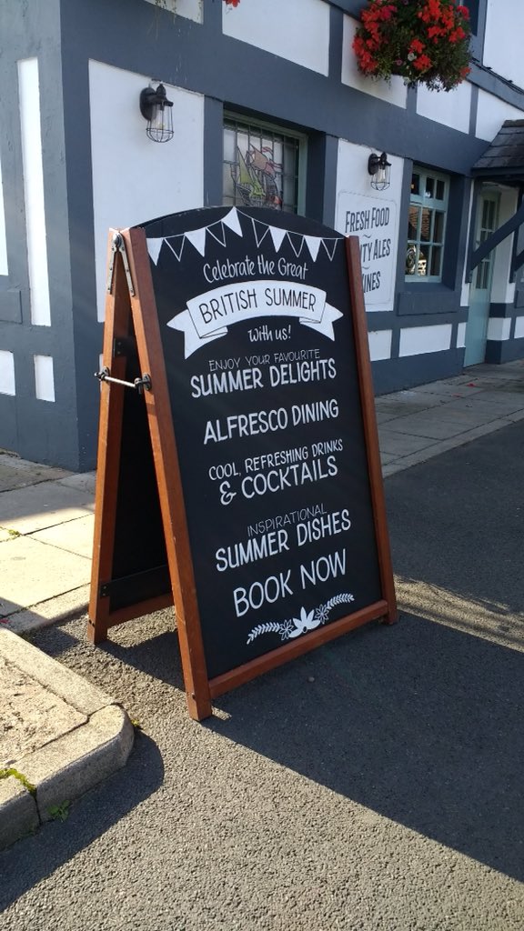 DisplayDevelop's tweet image. Popped into @BoatHParkgate the other day for excellent pint of #hydesbrewery cask bitter. Impressed with the A Board as well. Wink wink.