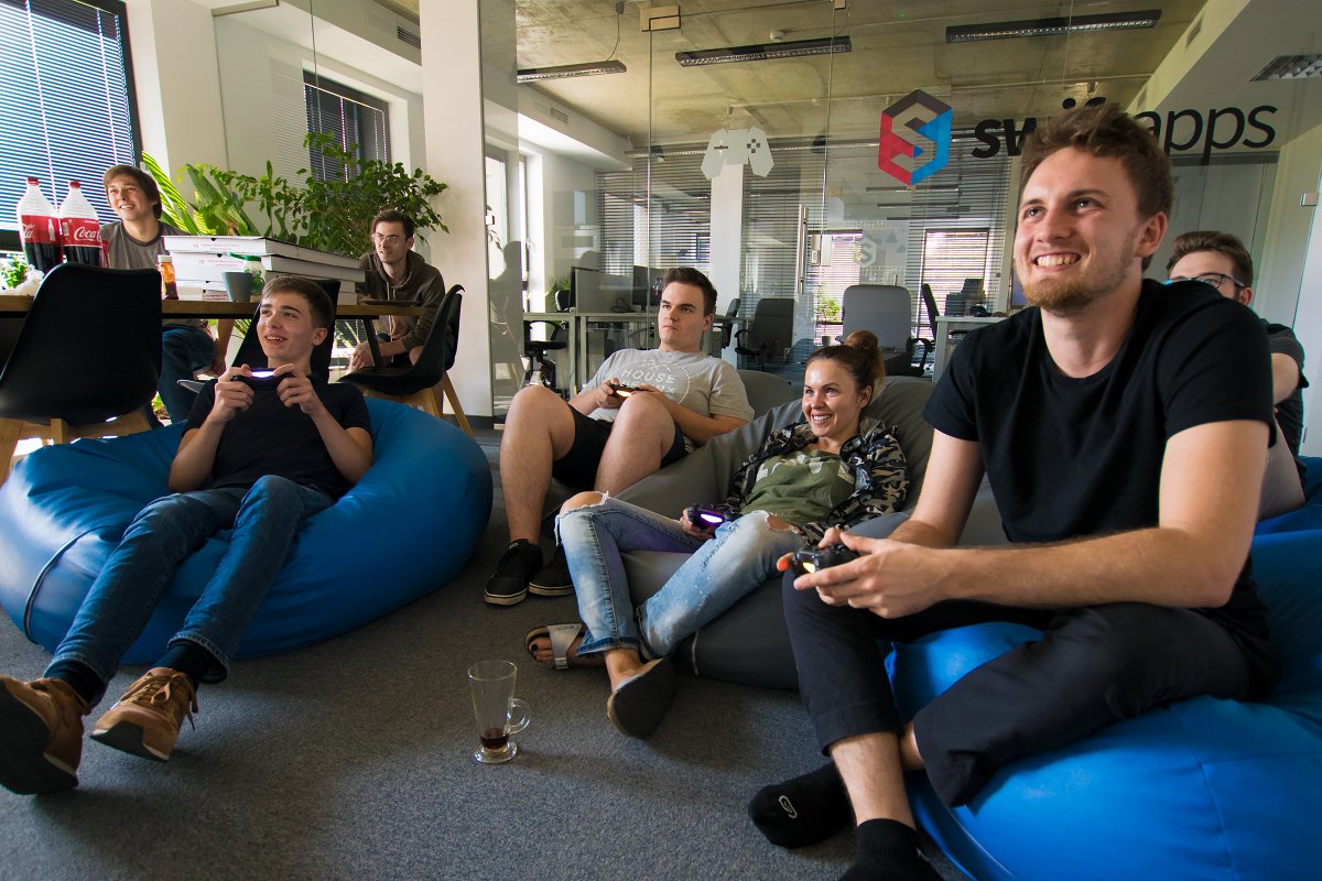 rqgames's tweet image. You'd never guess what game we played last Pizza Thursday! 🌊
#narwhals #swiftapps #pizzathursday #ps4 #gamedev #mobilegames