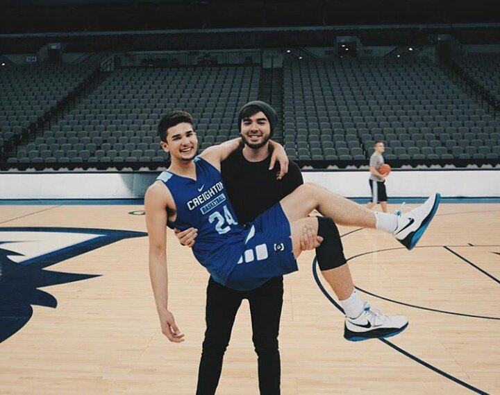 kobe_updates's tweet photo. Dont forget to grab a copt of @YESmag for this month 😊💙👍 @andreparas95 @_kokoparas https://t.co/zUXgPPAKM7