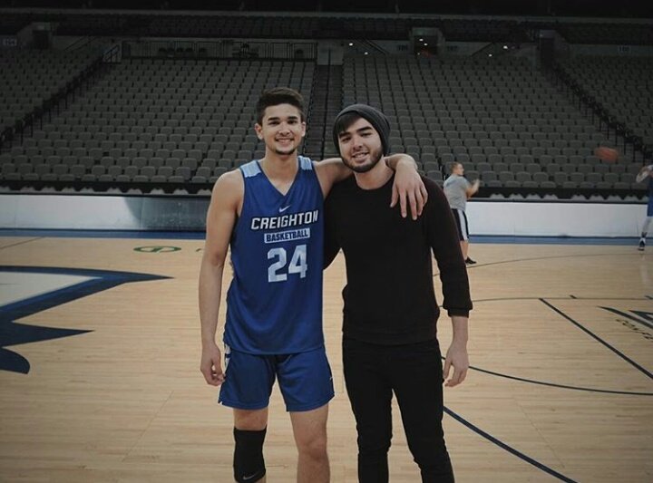 kobe_updates's tweet photo. Dont forget to grab a copt of @YESmag for this month 😊💙👍 @andreparas95 @_kokoparas https://t.co/zUXgPPAKM7