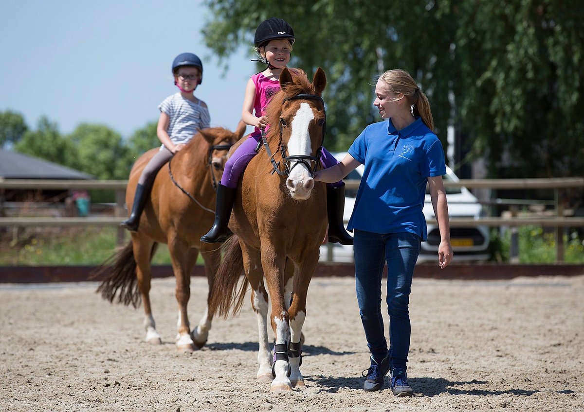 Zaterdag 9 sept onze 11e editie van onze Vriendendag 
Opening nieuwe #SPGSD binnenbak
#NSGK #PARAPAARD #FONDSGEHANDICAPTENSPORT #VMFSTABLES
