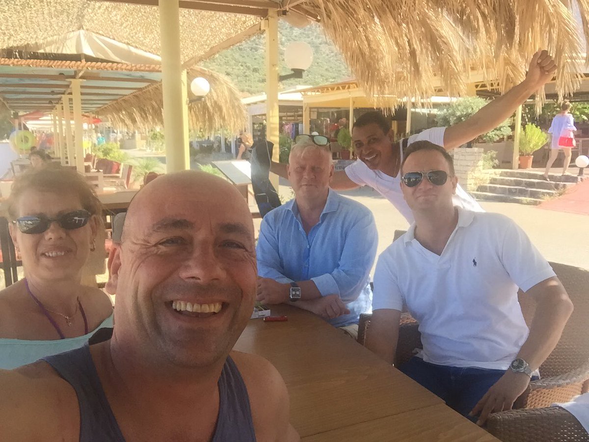MikeChubbster's tweet photo. Steve joins the team, and the training begins 🤓 https://t.co/jO5551okaQ