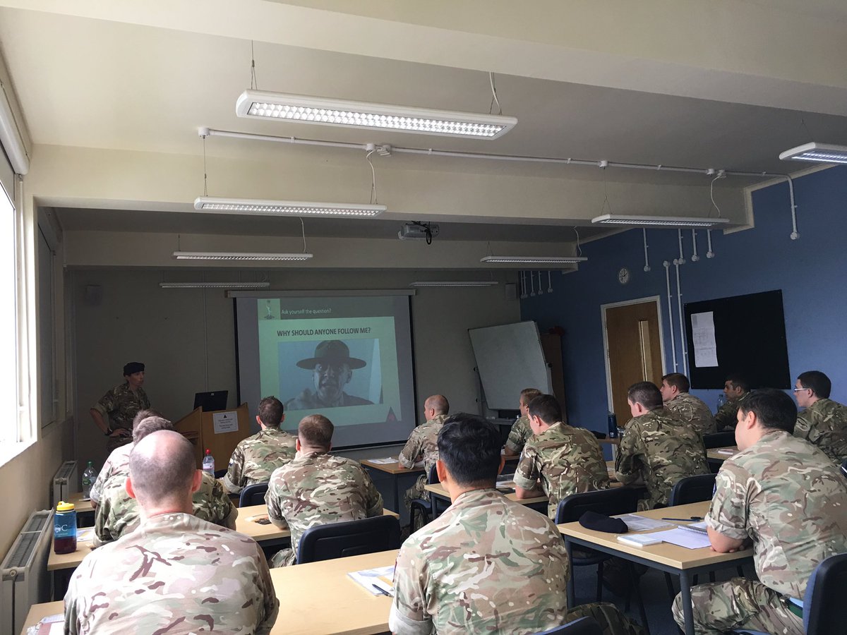 CO3DSR's tweet image. The next generation of junior NCOs getting a lesson from the RSM 3DSR. Transformational leadership to the Corps.  #leadershipcode