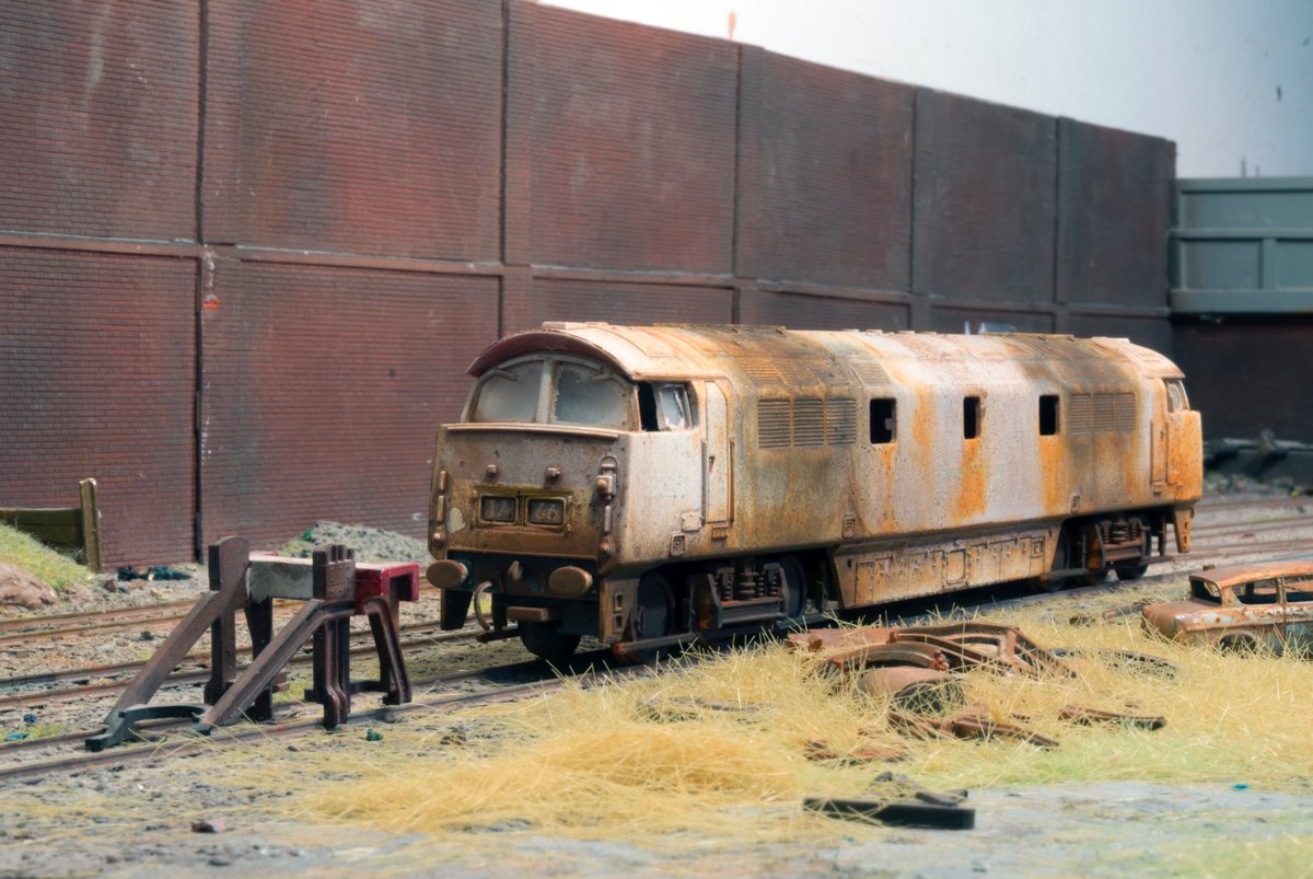 Halden Yard OO gauge #scrapyard Western diesel hydraulic #loco, heavily rusted and weathered halden-yard.co.uk   #rustyrailyard