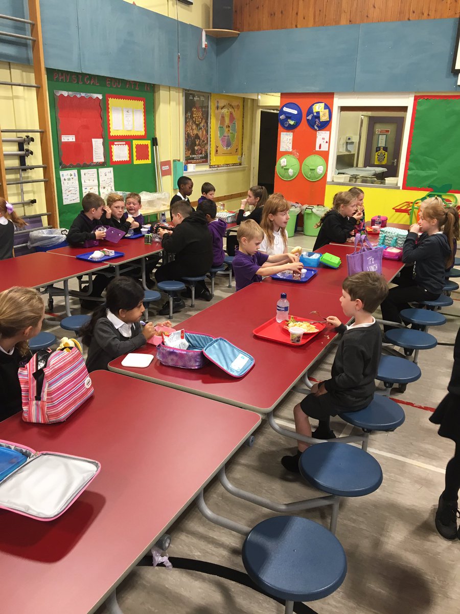 lasswadeps's tweet image. P7 helped their P1 buddies at lunch time today! #firstlunch #firstfulldayatschool