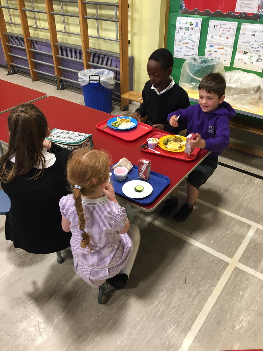 lasswadeps's tweet image. P7 helped their P1 buddies at lunch time today! #firstlunch #firstfulldayatschool