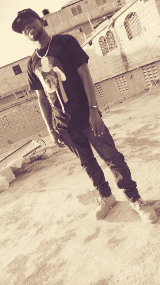 Djemaa30's tweet photo. M se chamo,ou pap ka pase swaf mwen si wap banm dlo pa kiyè #Djemaa #EME #EpilabMusicEmpire #MixtapeComingSoong https://t.co/OKk9iDjJ4d