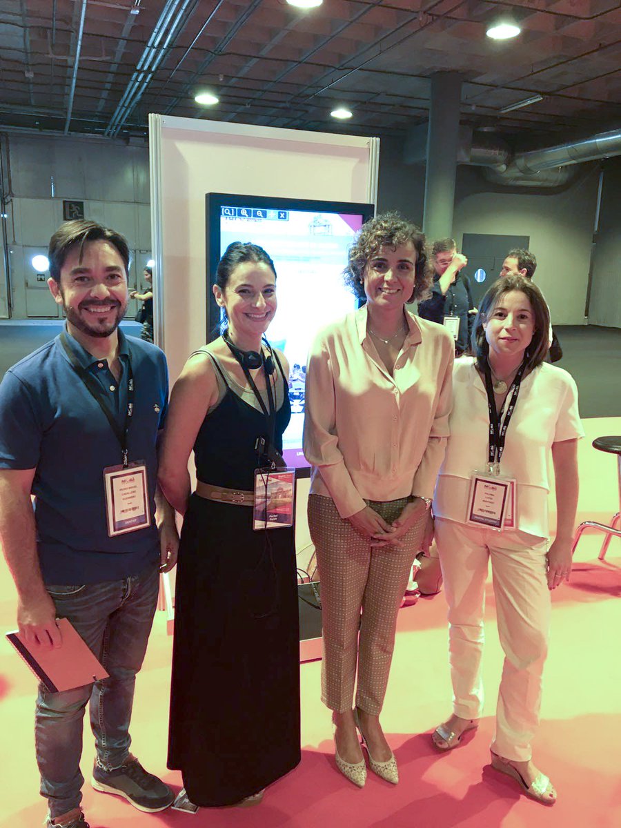 FamaSofas's tweet photo. Fama en el Congreso Mundial de Odontología 2017. https://t.co/KiMcNPcUpo #FDI2017Madrid #WorldDentalCongress https://t.co/Oq1KAj9TUi