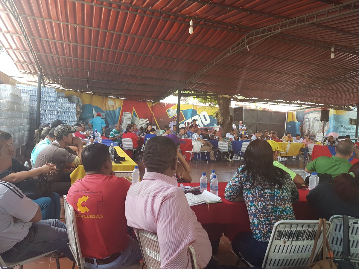 RafaelTorreal16's tweet photo. #PaLaCalleConCalles Reunión del Comando De Campaña del Seguro Gobernador por la Revolución en Portuguesa Rafael Calles... https://t.co/b6zrbj7kUy