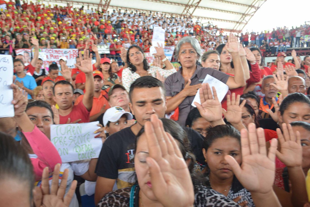 rafaelcalles's tweet photo. Gran Acto de Juramentacion nuestro Comando de Campaña "Rumbo a la Victoria Perfecta" #Portuguesa @NicolasMaduro @NicolasMaduro @TareckPSUV https://t.co/IGjXcpUATs