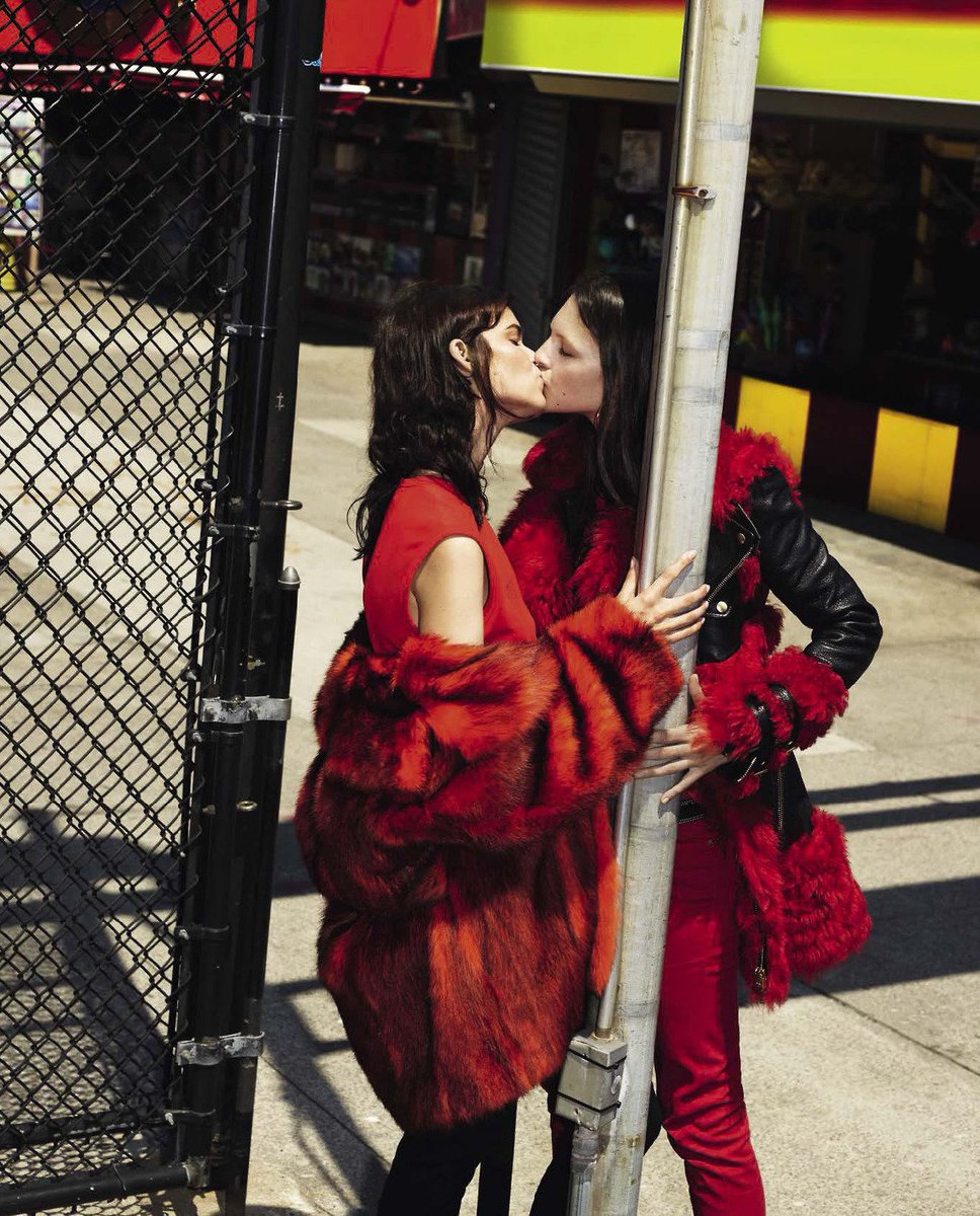 NewYorkModels's tweet image. BACIO! ❌⭕️💋 @meghancollison gets her kiss on for @VogueIta 🇮🇹 #TheSeptemberIssue Ph @mertalasmarcus #MeghanCollison #NYMMWomen