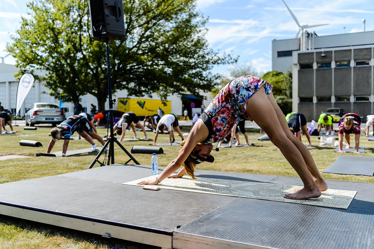 Met 1.075 zijn we al komende zaterdag! Doen jullie nadien ook mee aan de sessie Bike Yoga met <a href="/ClauVanAvermaet/">Claudia Van Avermaet</a>? 🧘‍♀️🧘‍♀️🧘‍♀️ #HGVP
