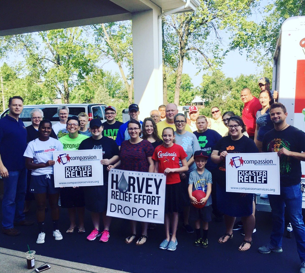 1_CSI's tweet photo. Group that showed up on holiday to organize supplies that came from Wisconsin. Headed to Texas soon! #HurricaneHarvey #ReliefForHarvey https://t.co/exp9nuF43Z