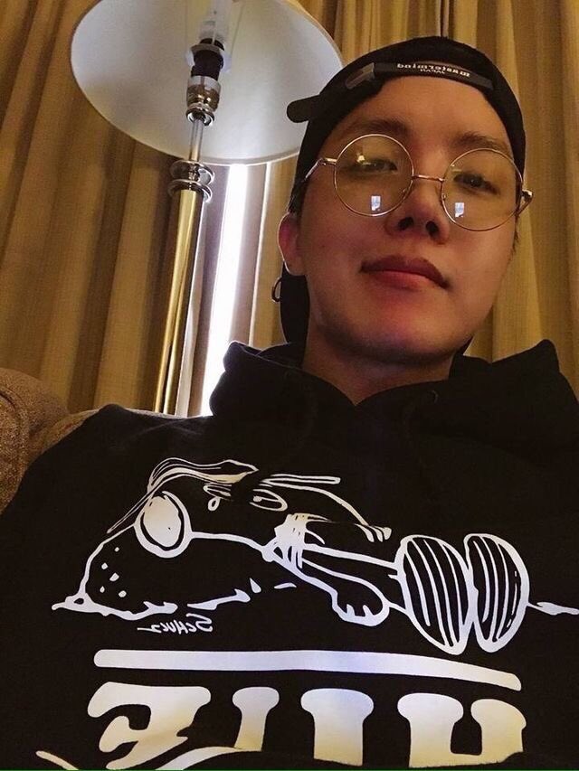 swimmingkook's tweet photo. I want more Hoseok Stan ! He's an angel don't forget guys 🖤 

#ARMYSeIcaDay https://t.co/As3Sc62YTH