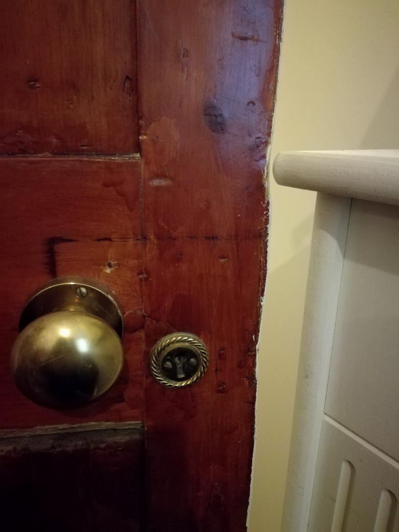 NicoleATElliot's tweet photo. I'm as close as my bedroom door is to my heater cover with losing it over unpacking in my new flat https://t.co/PmMN0BJZZv