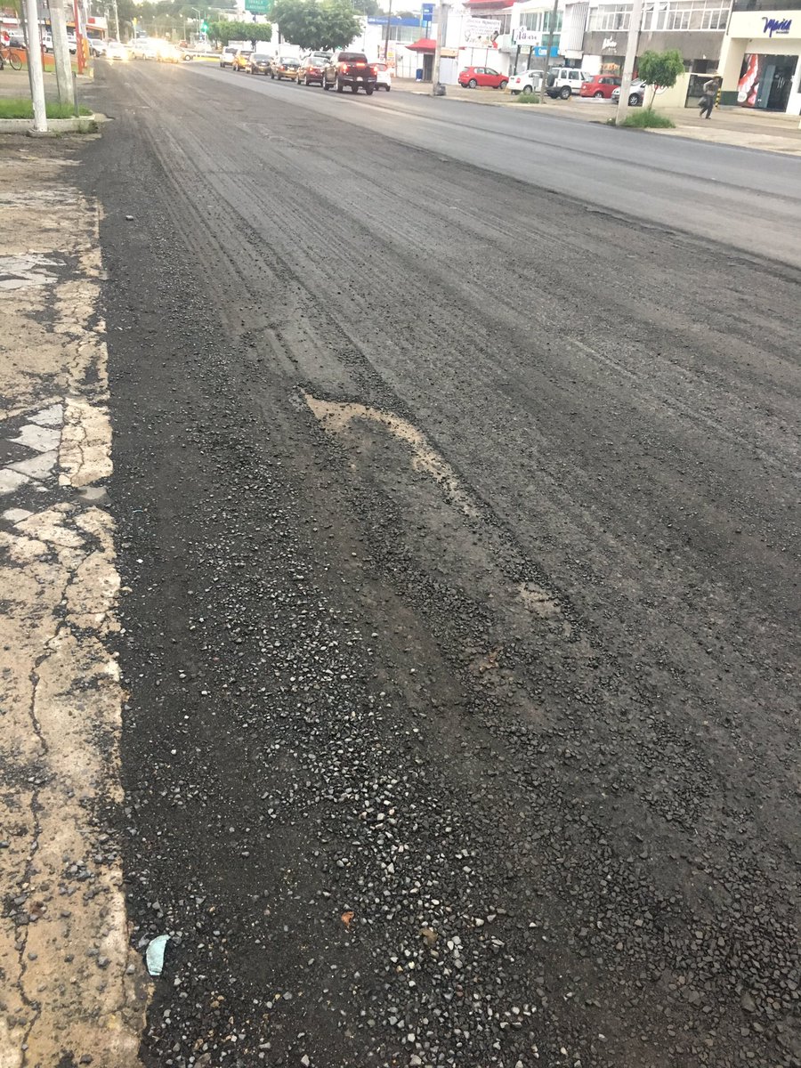 ROWINGYMGDL's tweet photo. @GuadalajaraGob tienen más de 30 días arreglando Av Arcos entre niños héroes e Inglaterra y dejaron abandonado el trabajo jard del bosque https://t.co/V95LHQ2fVS